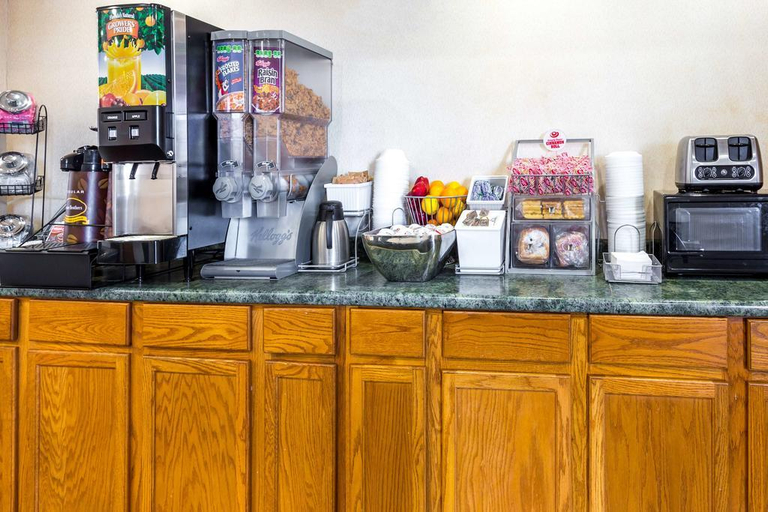 Food & Drinks 5, Knights Inn Crawfordsville, Montgomery