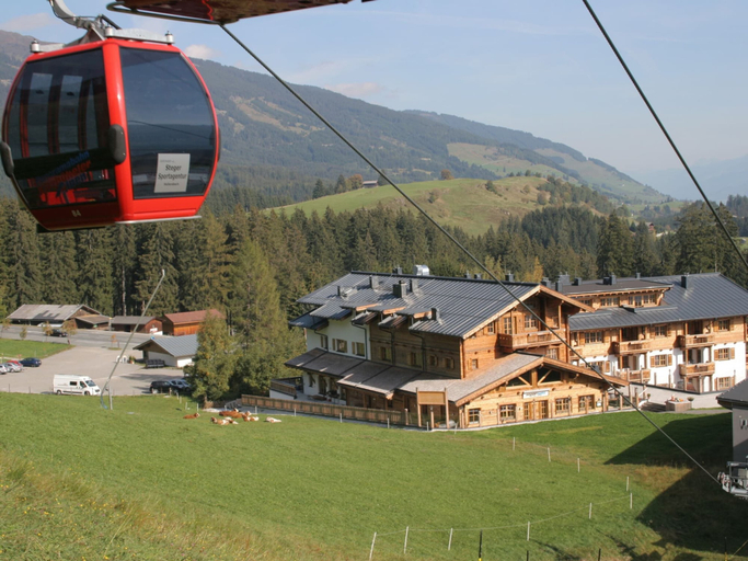 Others 4, Apartment With Sauna Right on the ski Slope, Zell am See