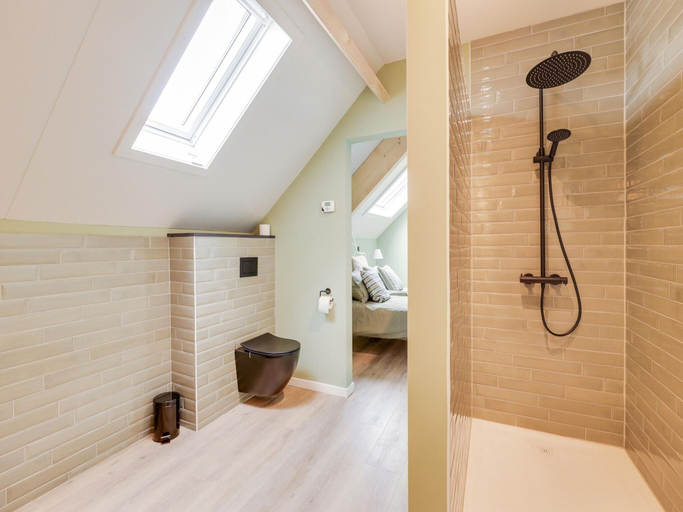 Bathroom 4, Lush Holiday Home in Limburg With Jacuzzi, Limburg