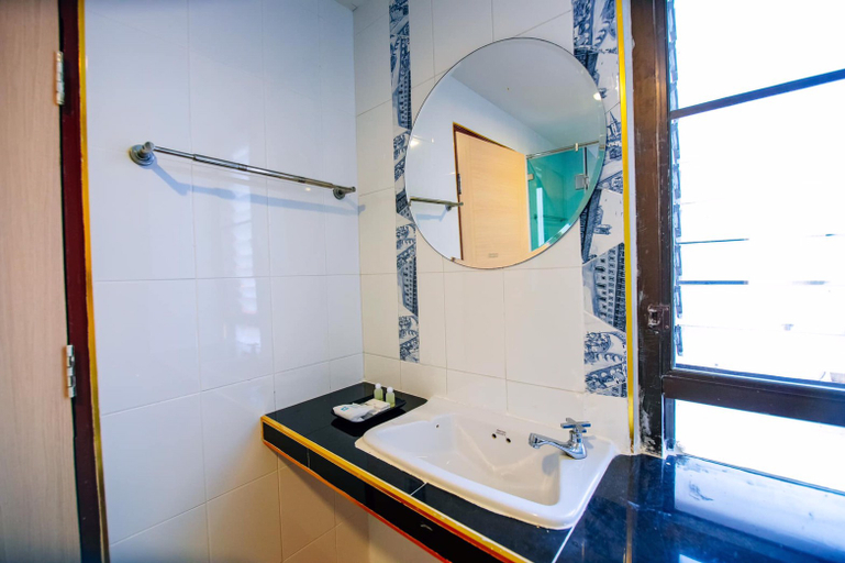 Bathroom 5, Wanna Marine, Phuket Island