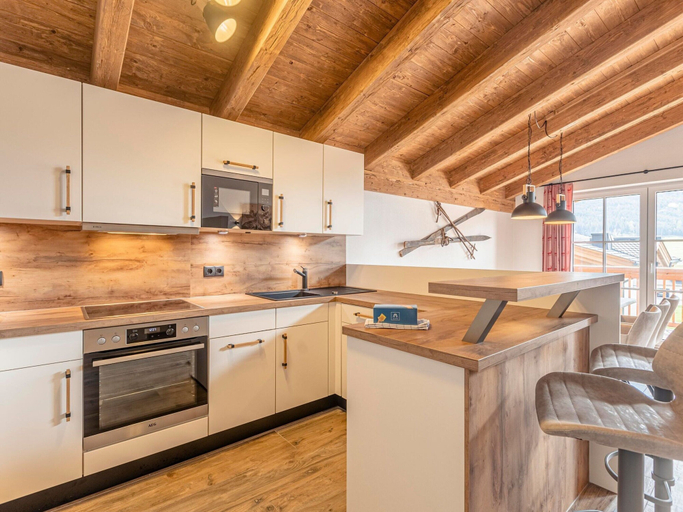 Others 4, Luxurious chalet with sauna near the bathing lake, Zell am See