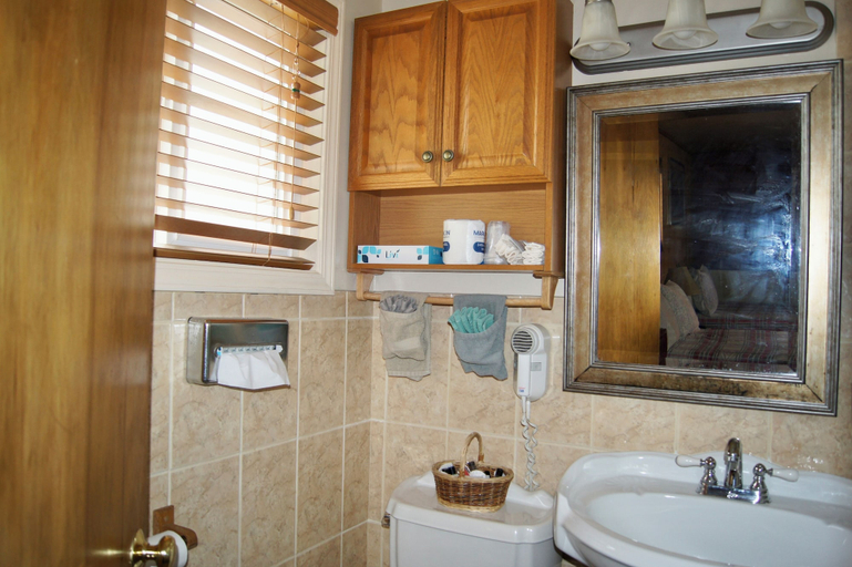 Bathroom 3, Flamingo Motel, Kootenai