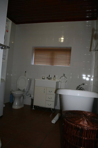 Bathroom 4, Matjiesvlei Retreat 1945, Eden