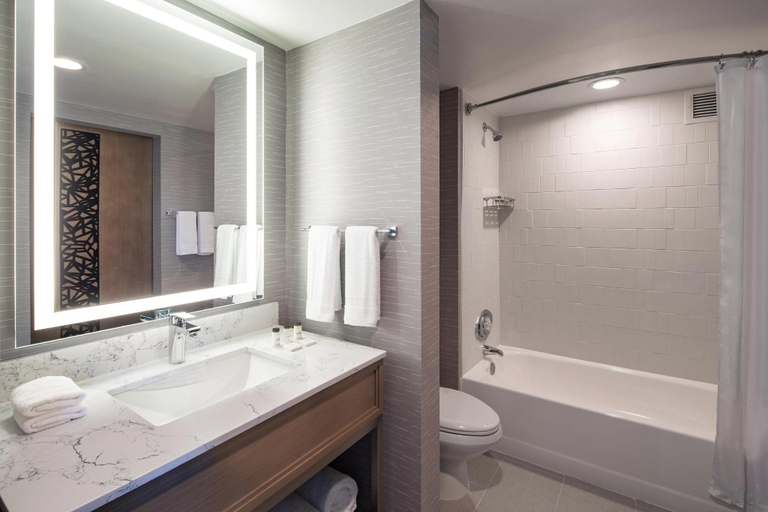 Bathroom 4, Sheraton Columbus Suites, Franklin
