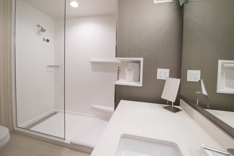 Bathroom 4, Courtyard by Marriott Atlanta Alpharetta/Avalon Area, Fulton