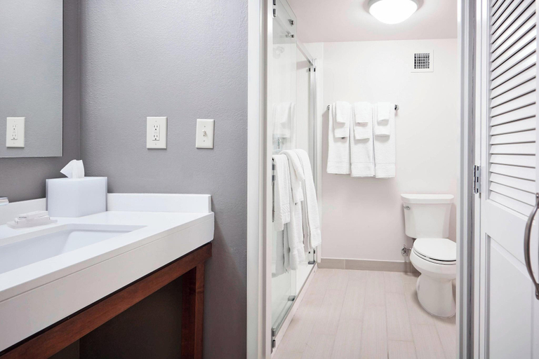 Bathroom 4, Courtyard Cincinnati Airport South/Florence, Boone