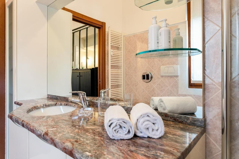 Others 4, MyHomeInComo - Santa Chiara Apartment, Como