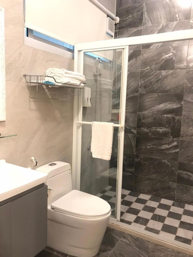 Bathroom 10