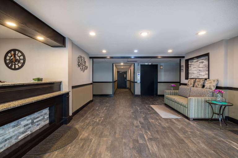 Public Area 2, Travelodge by Wyndham Brooklyn Center, Hennepin