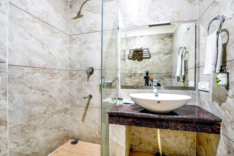 Bathroom 5, The Vaikunth, Kangra