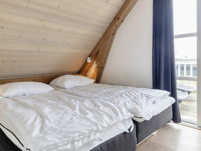 Bedroom 2, 4 Person Holiday Home in Blavand, Varde