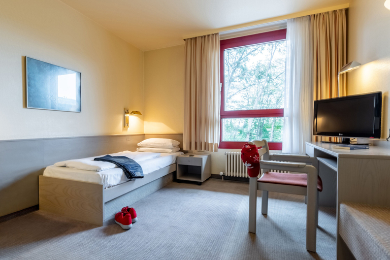 Bedroom 2, Raststättenhotel Baden-Baden, Baden-Baden