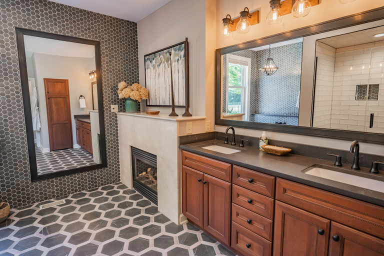 Bathroom 4, The Morris Estate, Berrien