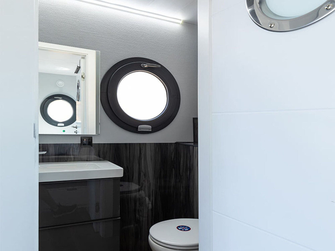 Bathroom 2, Nice Houseboat in Kinrooi for Rent, Limburg