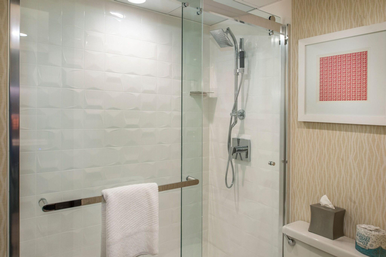 Bathroom 28