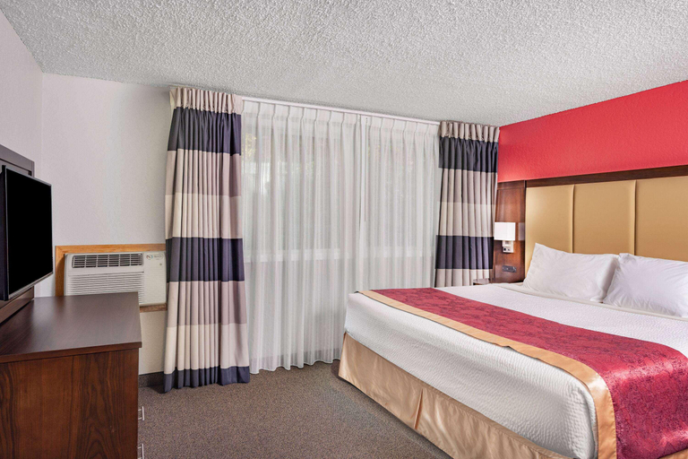 Bedroom 3, Ramada by Wyndham Keystone Near Mt Rushmore, Pennington