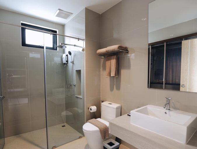Bathroom 4, Riverawan Hotel - SHA Extra Plus, Muang Chanthaburi