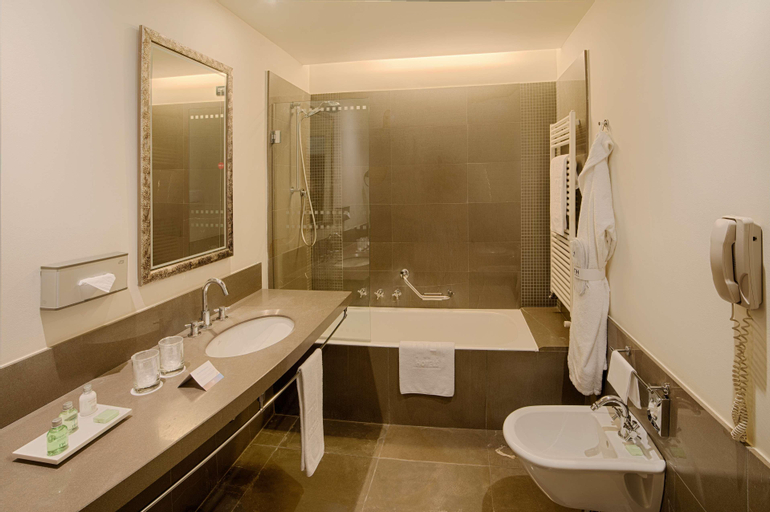 Bathroom 12
