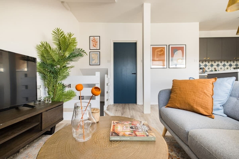 Others 5, The West Hampstead Retreat - Modern & Bright 1bdr Apartment, London