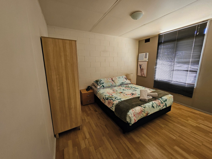 Bedroom 2, 4B Kambalda Apartment, Coolgardie