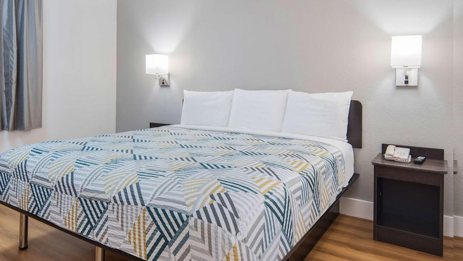 Bedroom 3, Motel 6 Addison, TX - Dallas, Dallas