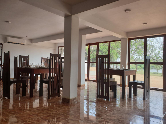 Food & Drinks 5, Grand Villa Kalametiya, Ambalanthota