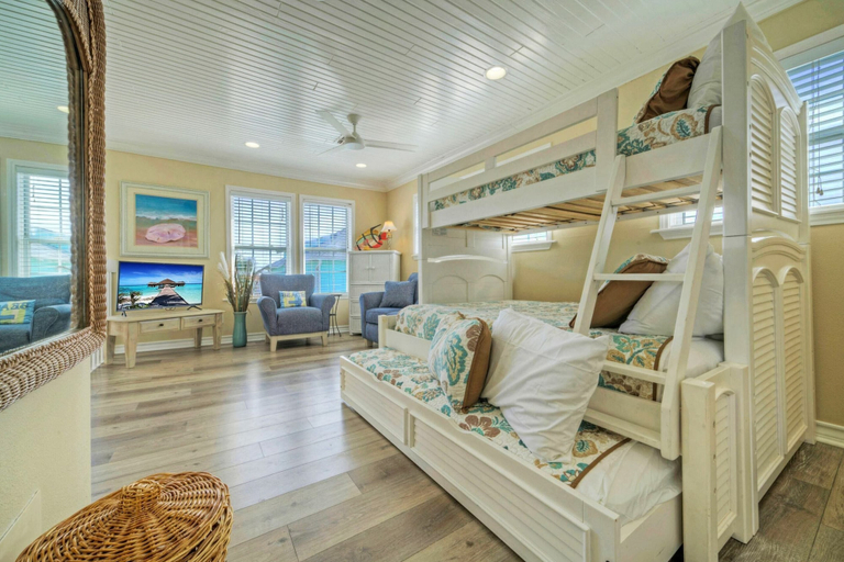 Bedroom 2, Holiday Beach House by Avantstay Pool + Beach, Nueces