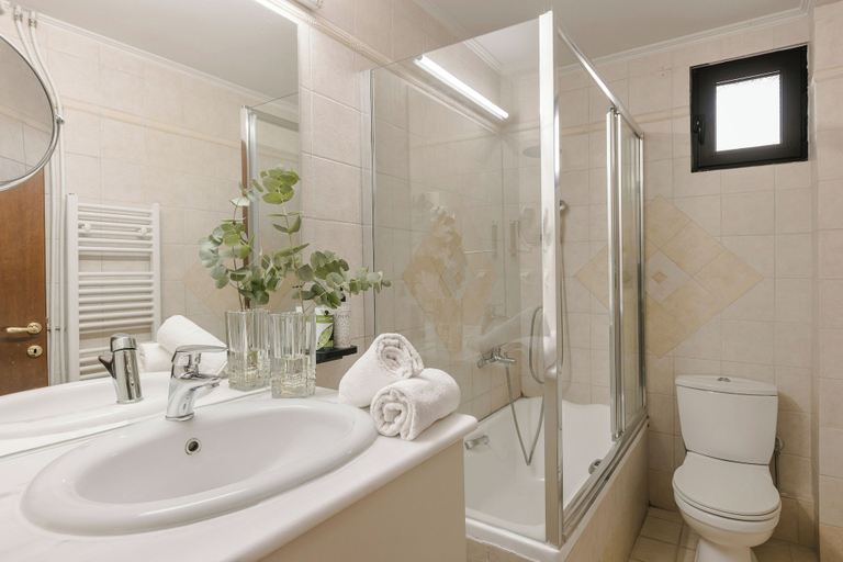 Bathroom 5, Niki Beach, East Macedonia and Thrace