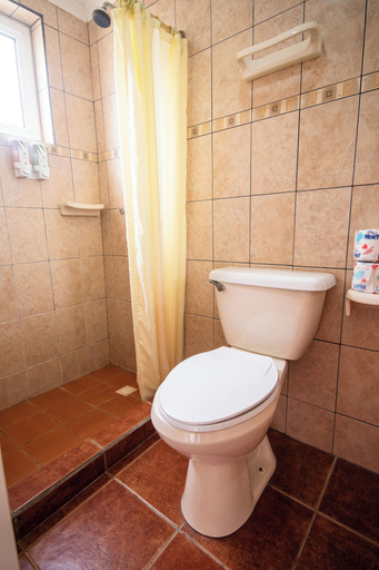 Bathroom 5, Punto di Oro Residences