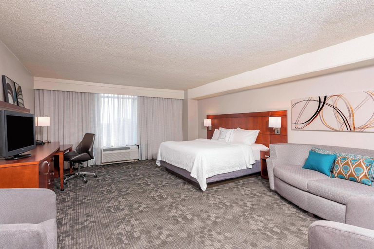 Bedroom 3, Courtyard By Marriott Louisville Downtown, Jefferson