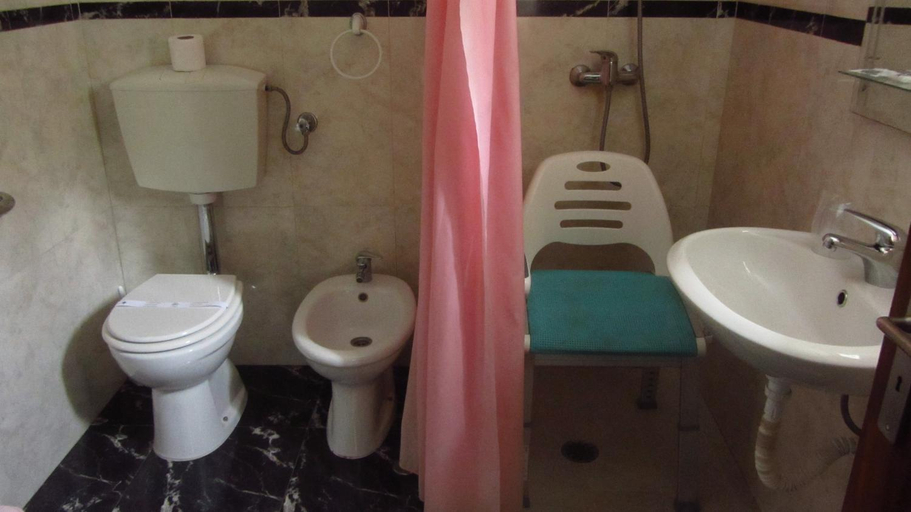 Bathroom 3, Residencial Martinho, Lousã
