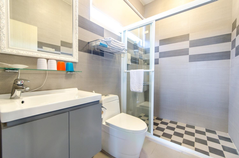 Bathroom 13