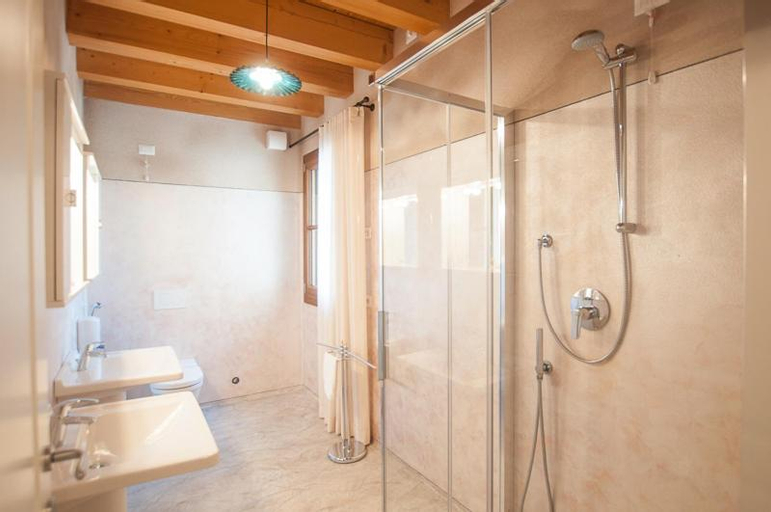 Bathroom 4