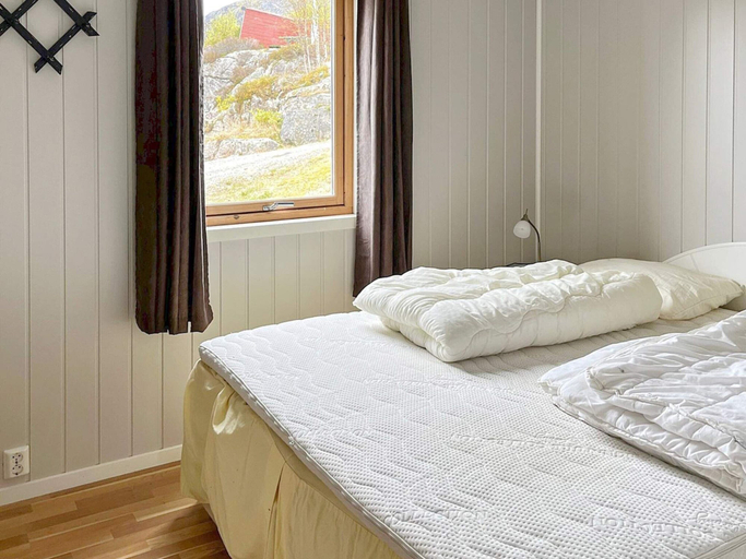 Bedroom 3, 6 Person Holiday Home in Anneland, Gulen