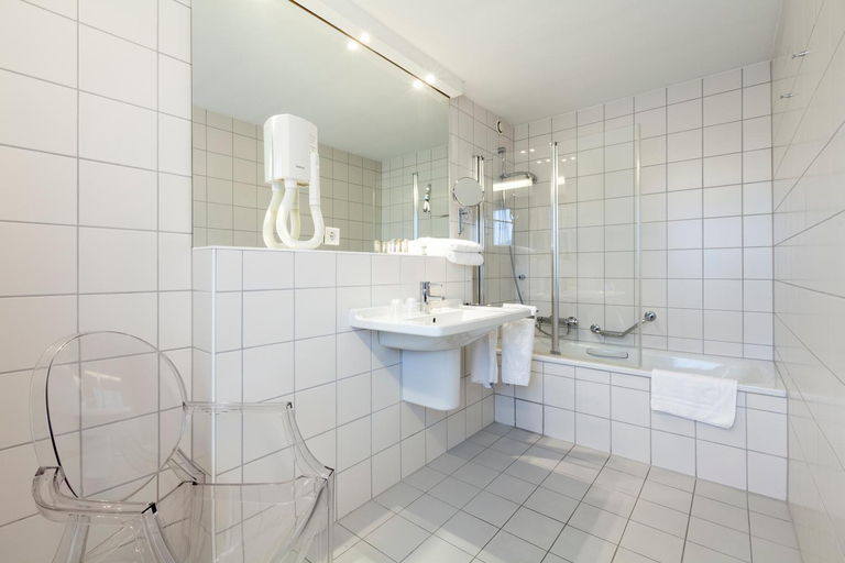 Bathroom 4, Hotel Simoncini, Luxembourg