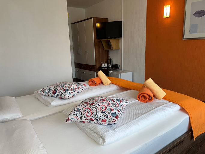 Bedroom 4, Sonnenstrand Hotel, Wesermarsch