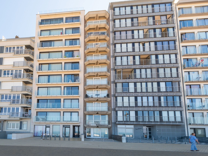 Exterior & Views 2, Bright apartment with sea view, West-Vlaanderen