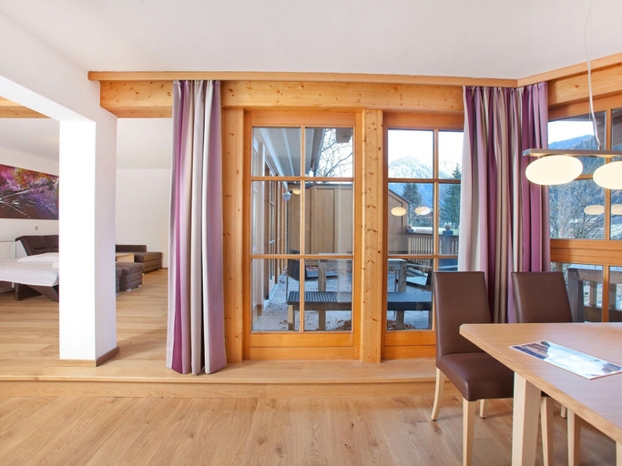 Others 4, Chalet in Pinzgau Near Ski Slopes, Zell am See