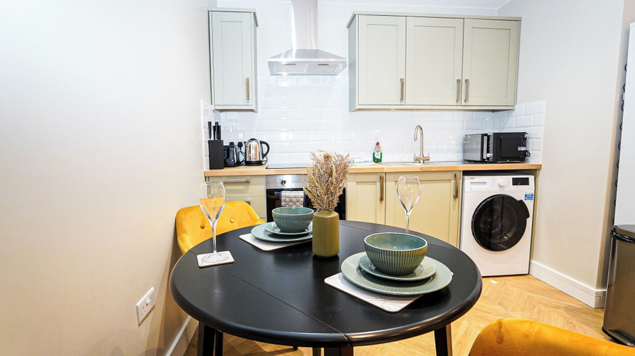 Others 5, E2M Wisteria House Heathrow Free Parking, Slough