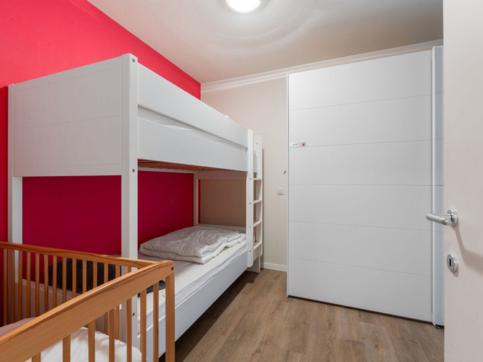 Others 5, Spacious Ground Floor Apartment for Family, West-Vlaanderen
