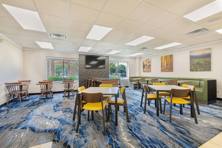 Food & Drinks 5, Fairfield Inn & Suites By Marriott Chicago Napervi, Dupage