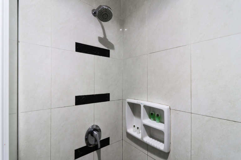 Bathroom 16