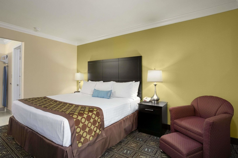 Bedroom 3, Solara Inn and Suites, Orange