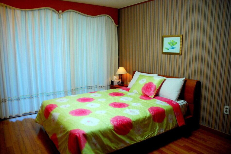 Bedroom 2, Jeju Land Pension, Seogwipo