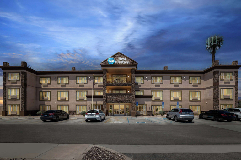 Exterior & Views