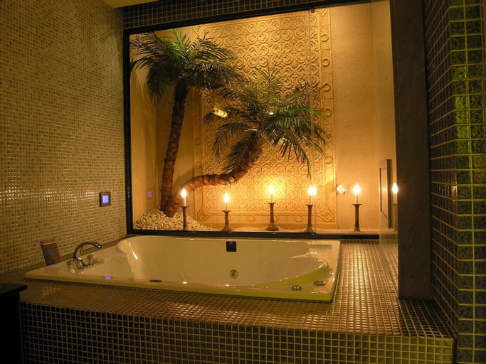 Bathroom 7