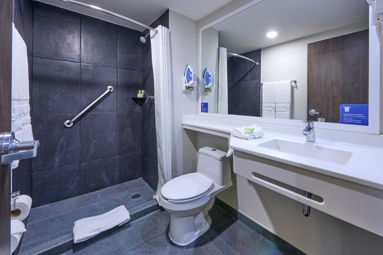 Bathroom 4, City Express by Marriott Ciudad de México La Villa, Mexico City