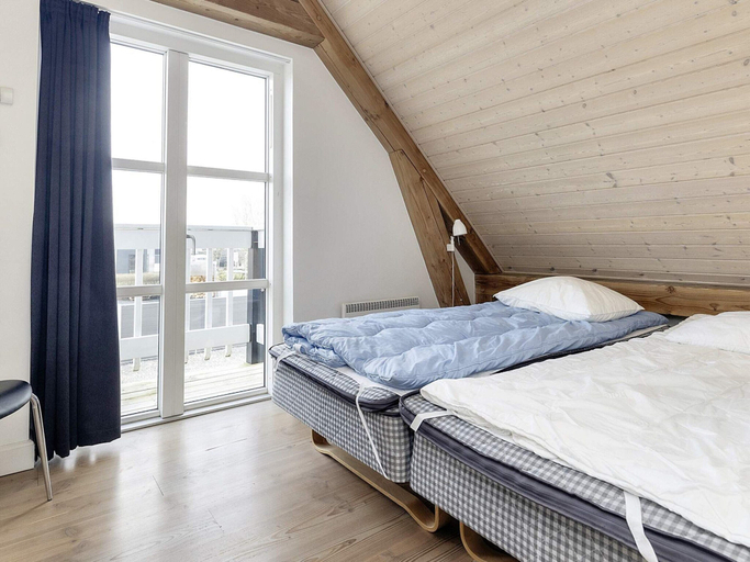 Bedroom 2, 4 Person Holiday Home in Blavand, Varde
