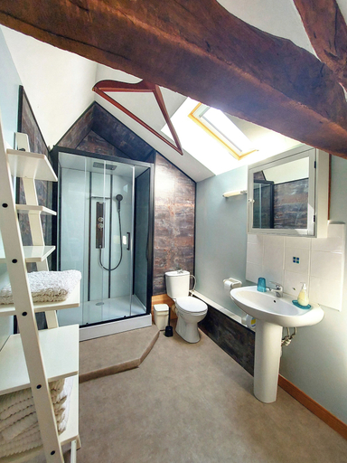 Bathroom 4, Le Prielle, Hautes-Pyrénées