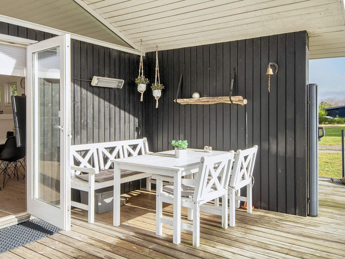 Dining 5, 4 Star Holiday Home in Juelsminde, Hedensted